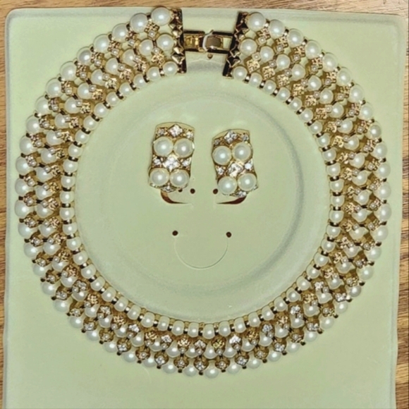 NWT "A Queenly Arrival" Choker Necklace Set, Size 16" w/Extender - Picture 1 of 2